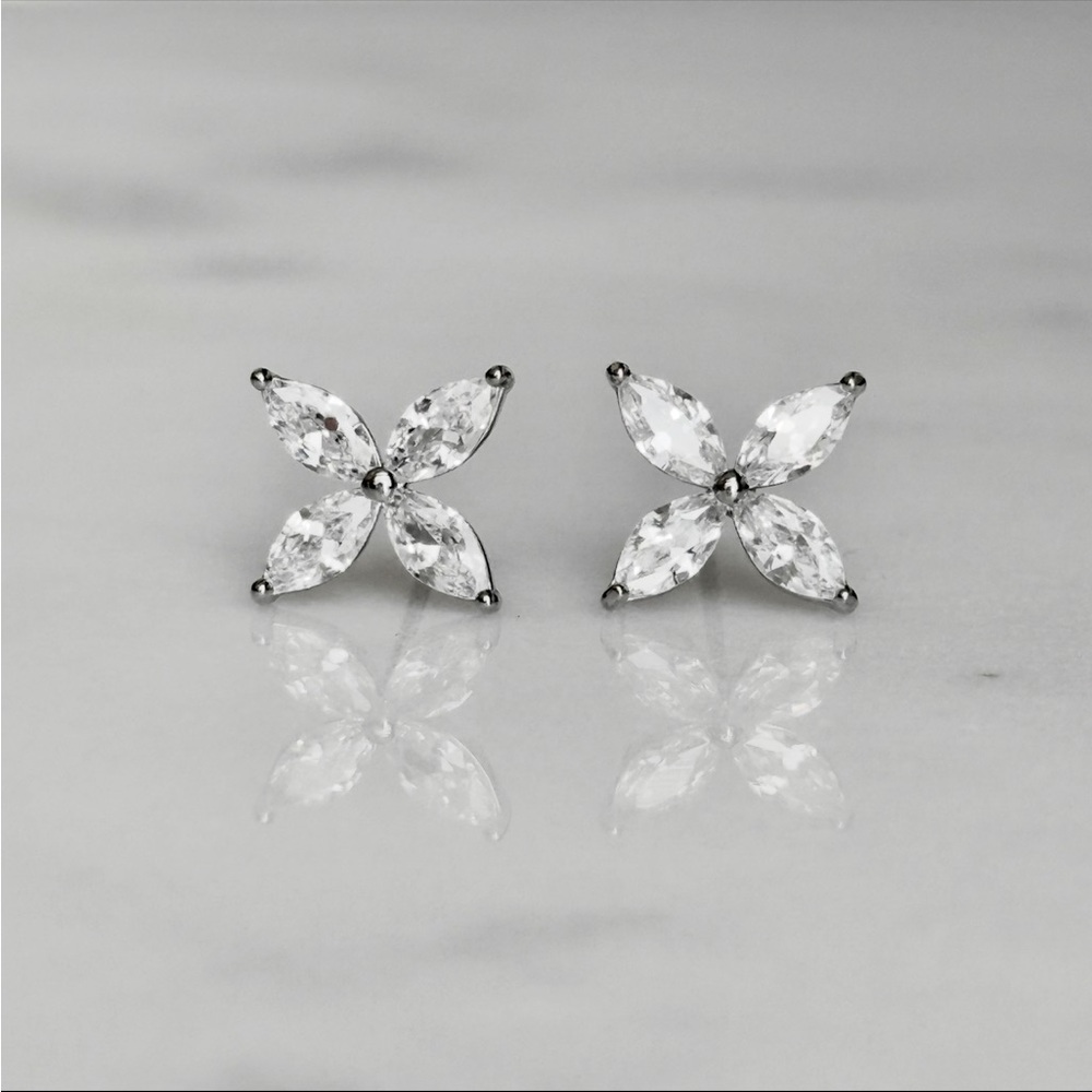 14K gold plated Clover Earrings. BRAND NEW